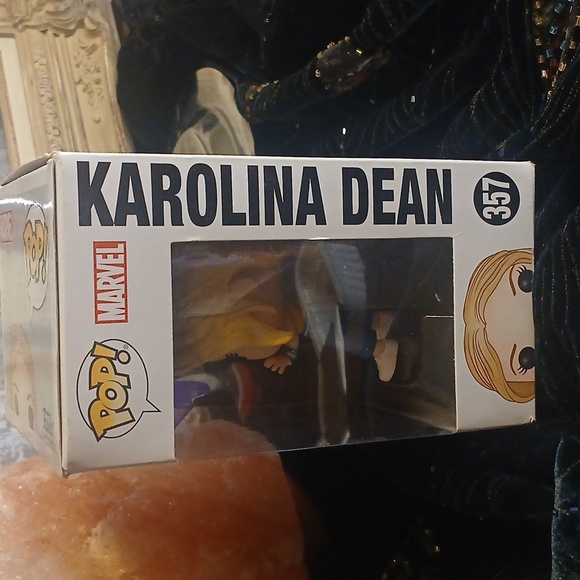 Funko Pop! Runaways Karolina Dean with Blue and Yellow Outfit - Picture 4 of 5